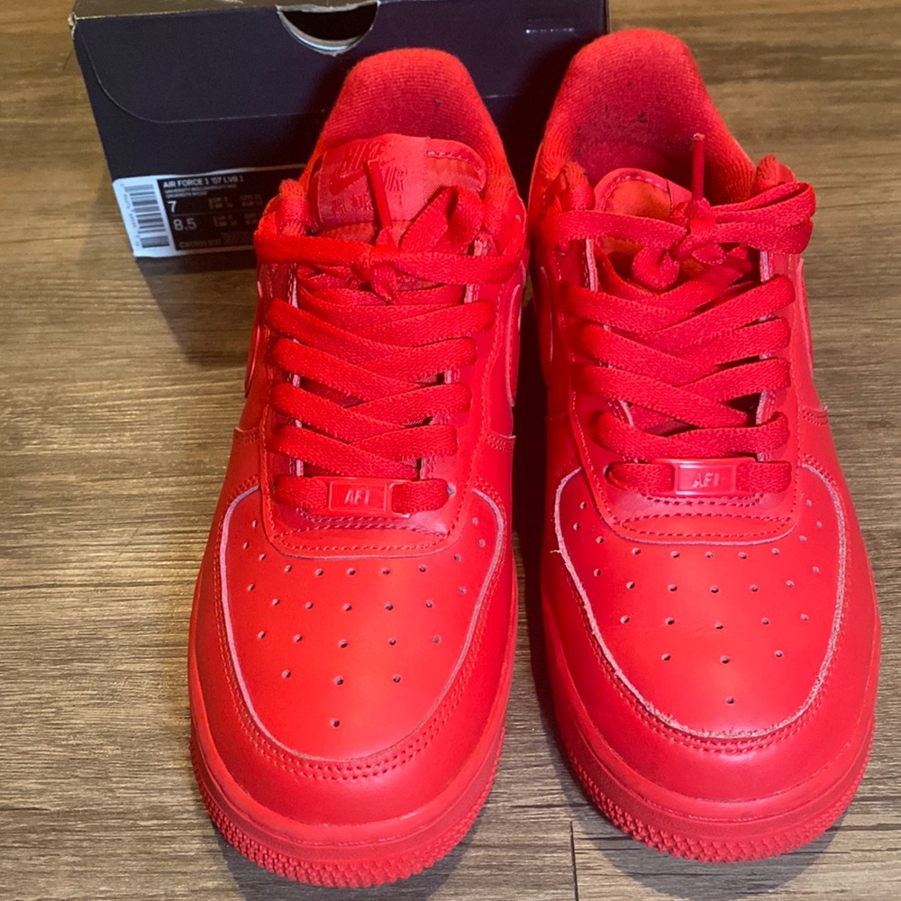 Air Force 1 ‘07 LV8 1 university red